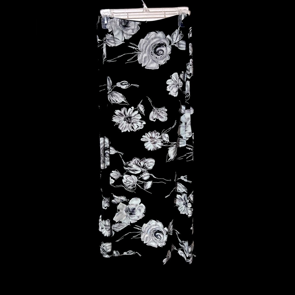 Long black floral skirt with side slit by Esse - L